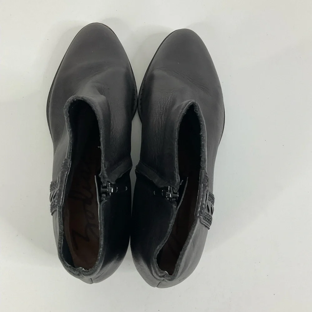 Zodiac black leather